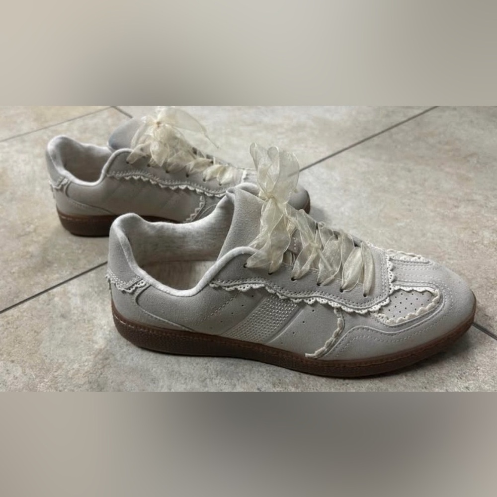 Elegant Lace Women's Sneakers